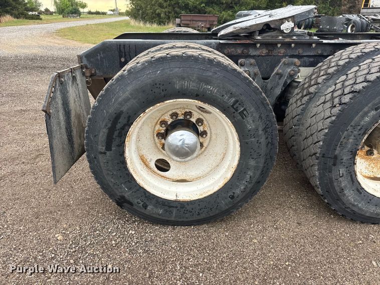 image for item MX9228 2000 Kenworth T800 semi truck