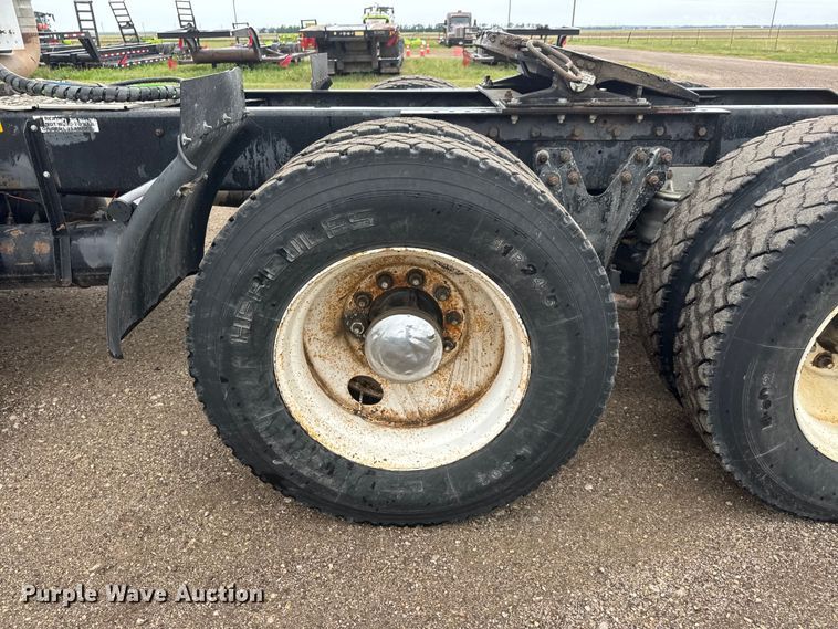 image for item MX9228 2000 Kenworth T800 semi truck