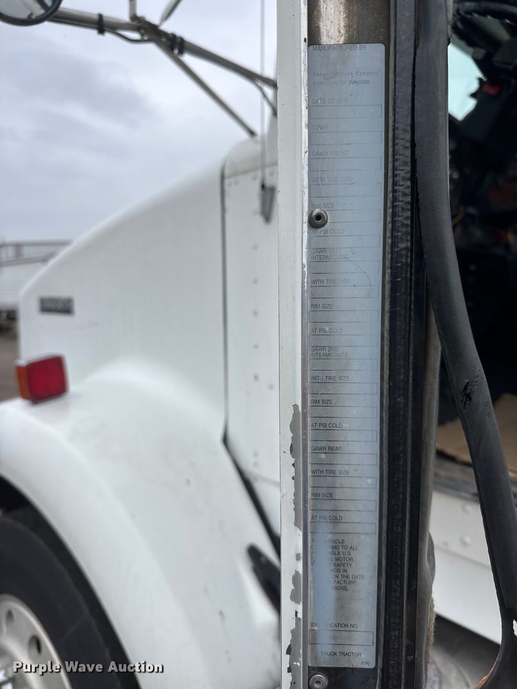 image for item MX9228 2000 Kenworth T800 semi truck