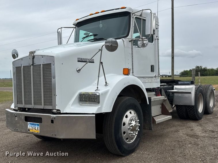image for item MX9229 1999 Kenworth T800 semi truck