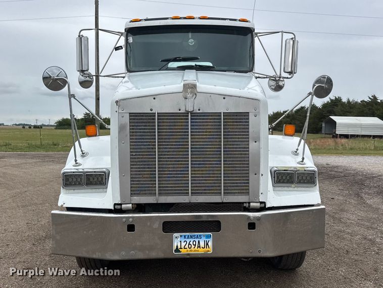 image for item MX9229 1999 Kenworth T800 semi truck