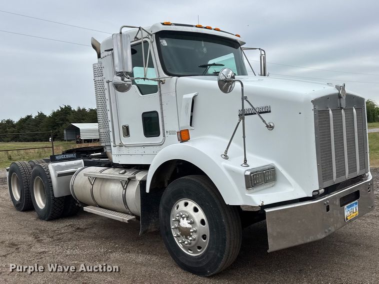 image for item MX9229 1999 Kenworth T800 semi truck