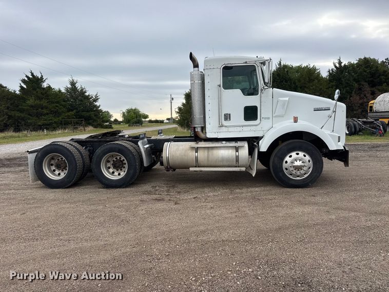 image for item MX9229 1999 Kenworth T800 semi truck