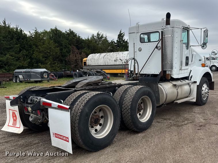 image for item MX9229 1999 Kenworth T800 semi truck