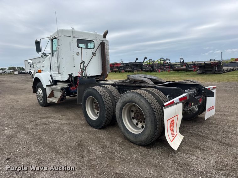 image for item MX9229 1999 Kenworth T800 semi truck
