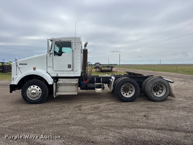 image for item MX9229 1999 Kenworth T800 semi truck