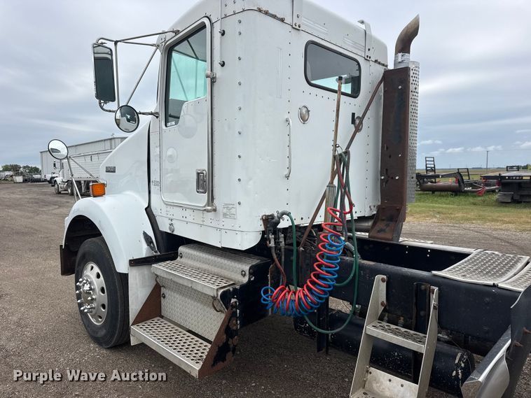 image for item MX9229 1999 Kenworth T800 semi truck