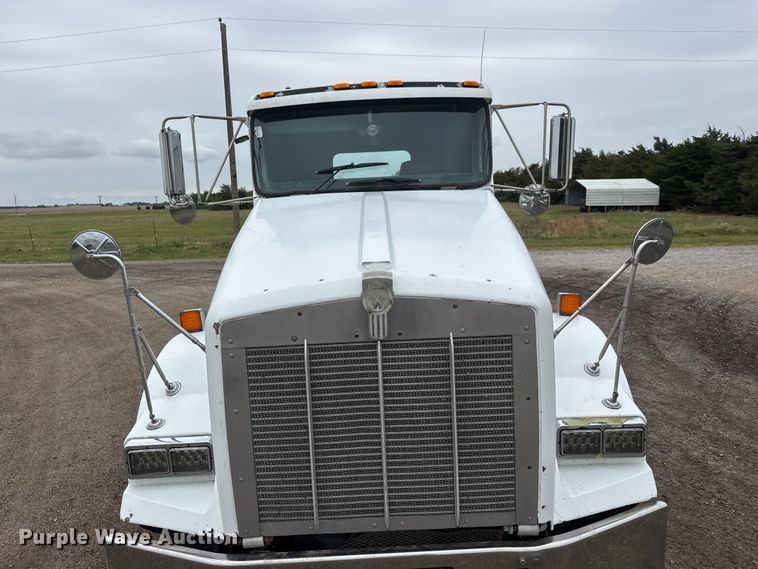 image for item MX9229 1999 Kenworth T800 semi truck