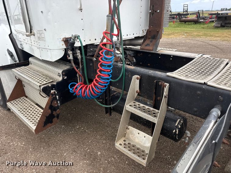 image for item MX9229 1999 Kenworth T800 semi truck