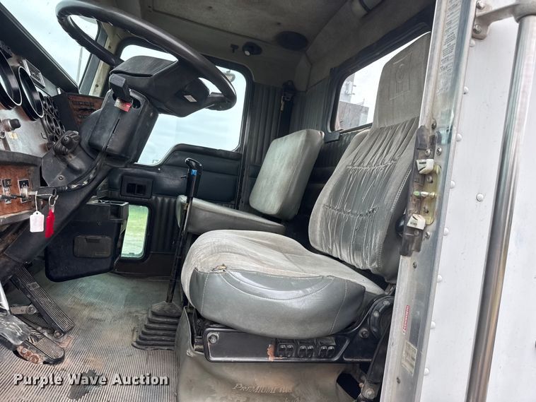 image for item MX9229 1999 Kenworth T800 semi truck