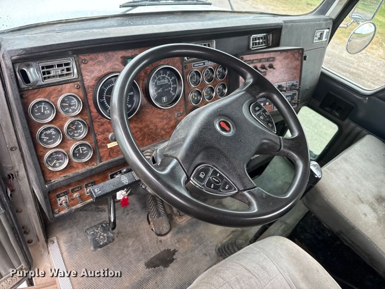 image for item MX9229 1999 Kenworth T800 semi truck