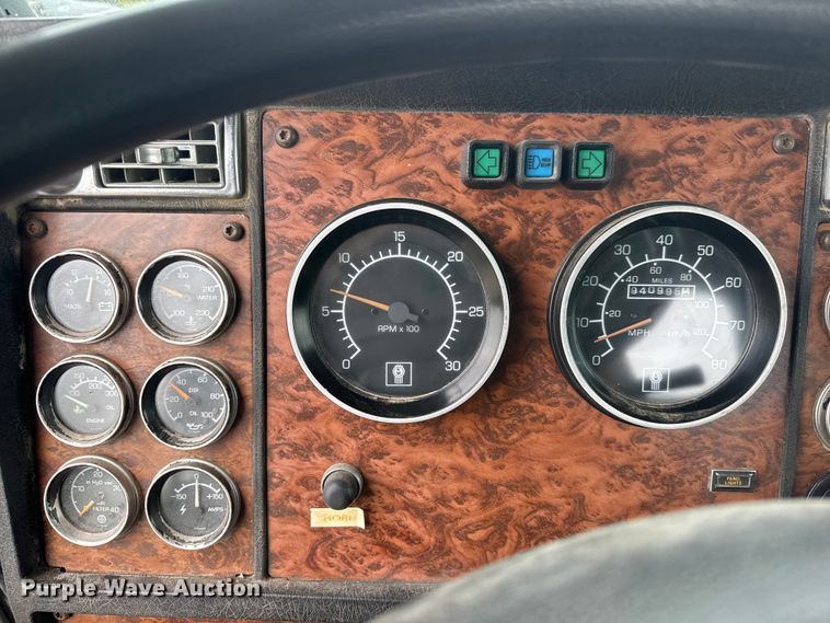 image for item MX9229 1999 Kenworth T800 semi truck