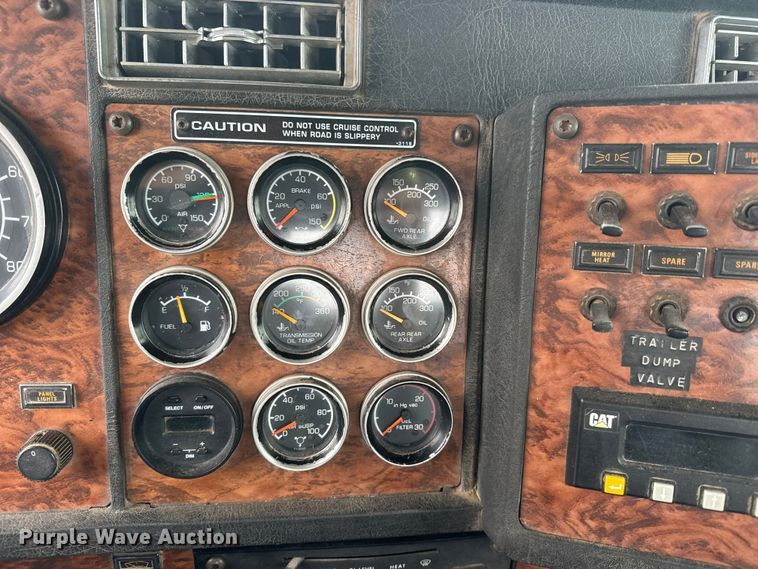image for item MX9229 1999 Kenworth T800 semi truck