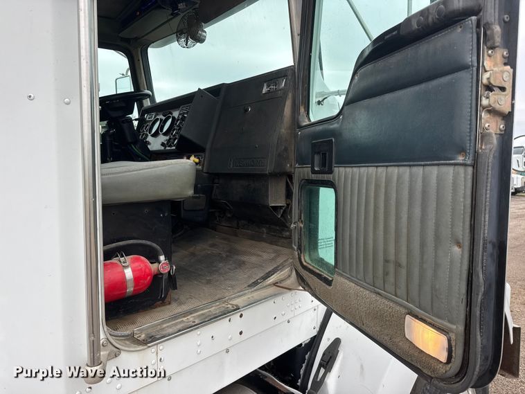 image for item MX9229 1999 Kenworth T800 semi truck