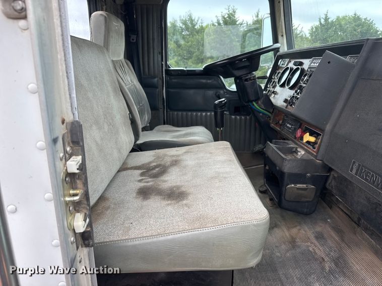 image for item MX9229 1999 Kenworth T800 semi truck