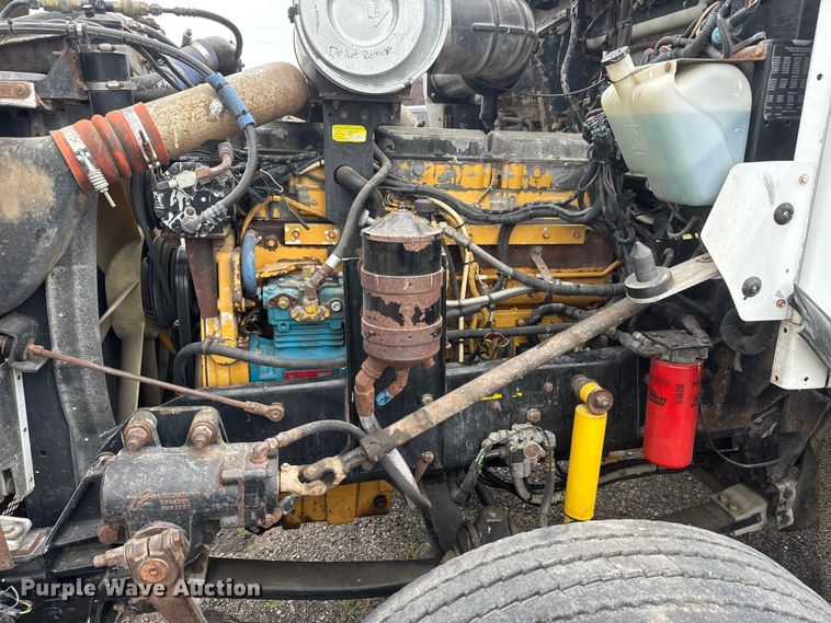 image for item MX9229 1999 Kenworth T800 semi truck