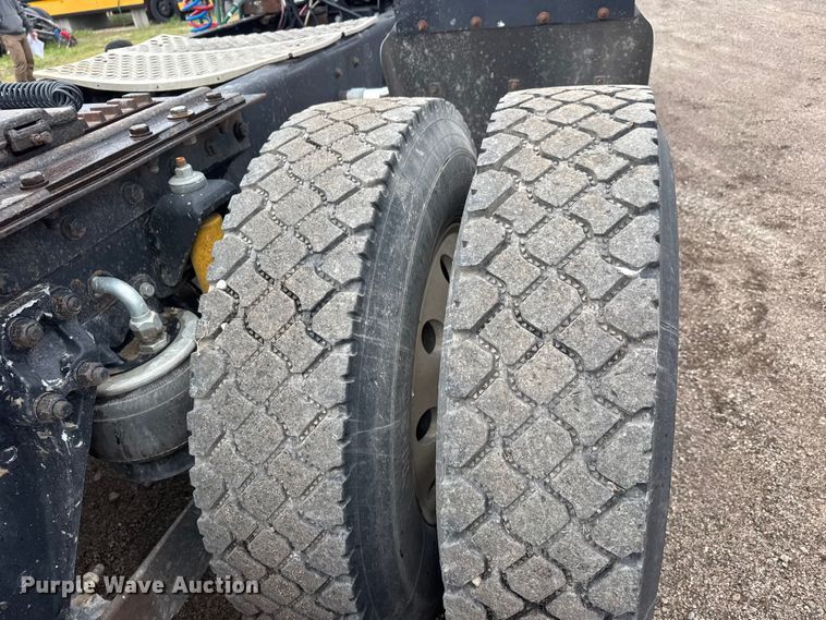 image for item MX9229 1999 Kenworth T800 semi truck