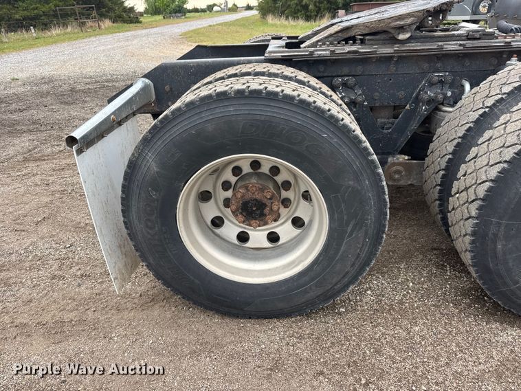 image for item MX9229 1999 Kenworth T800 semi truck