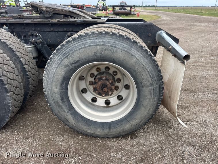 image for item MX9229 1999 Kenworth T800 semi truck