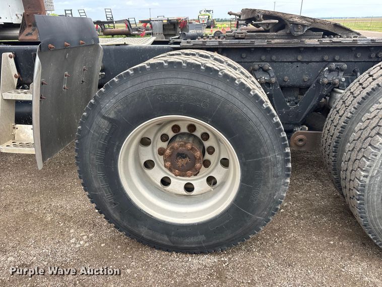 image for item MX9229 1999 Kenworth T800 semi truck