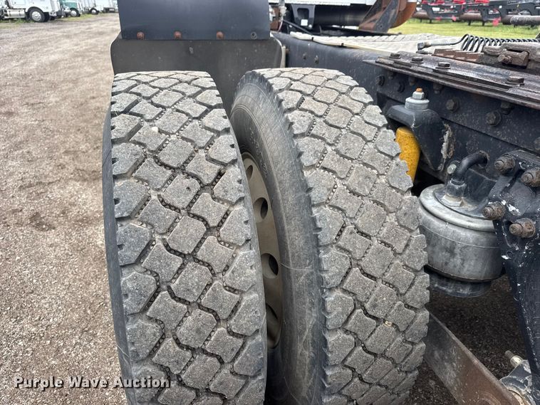 image for item MX9229 1999 Kenworth T800 semi truck
