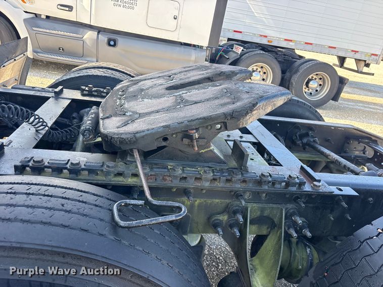 image for item YA0368 2016 International ProStar 122 semi truck