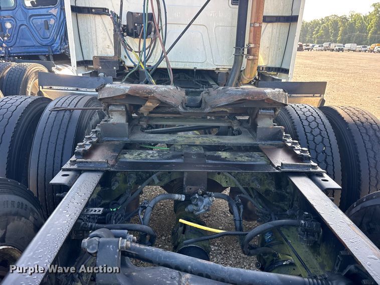 image for item YA0368 2016 International ProStar 122 semi truck