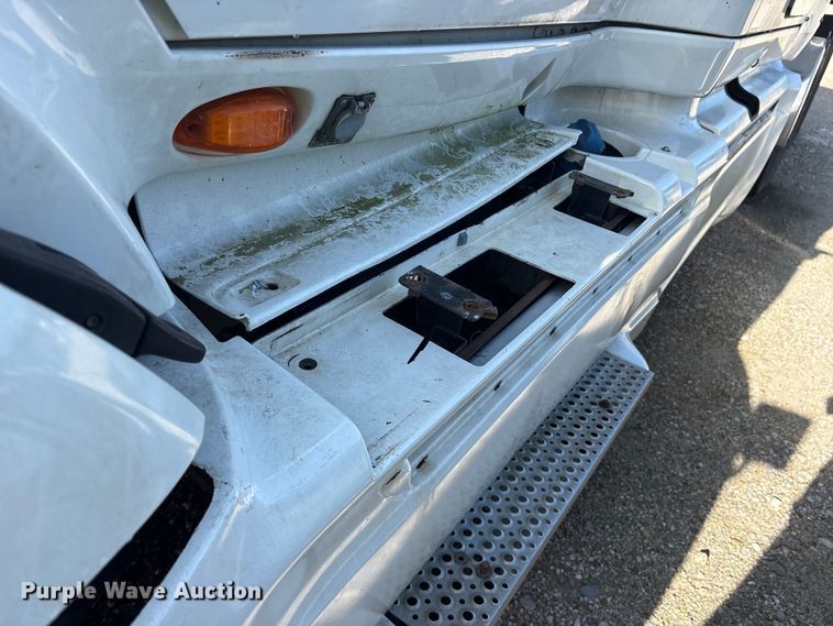 image for item YA0368 2016 International ProStar 122 semi truck