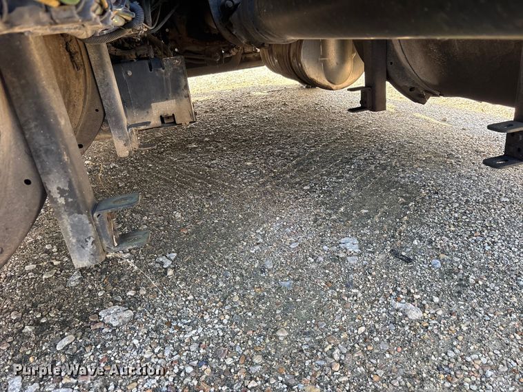 image for item YA0368 2016 International ProStar 122 semi truck