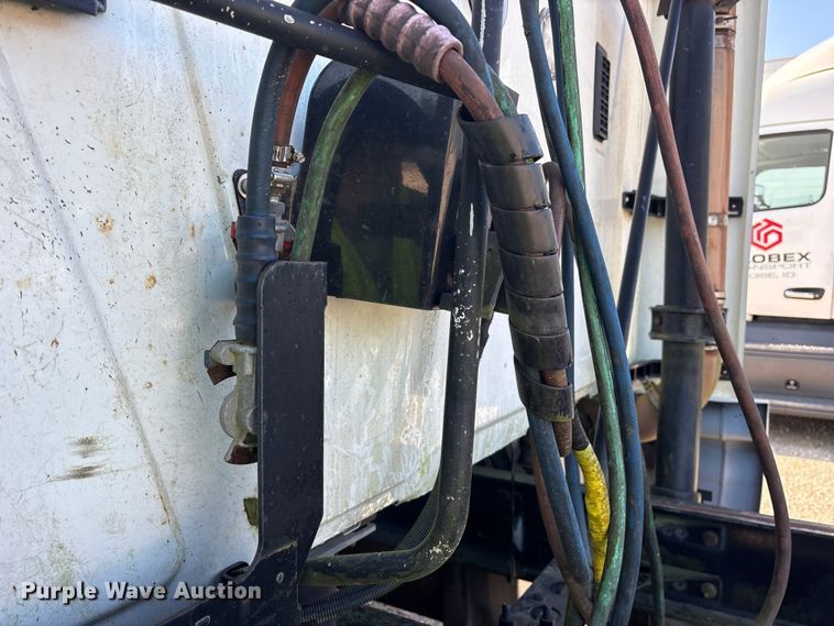 image for item YA0368 2016 International ProStar 122 semi truck