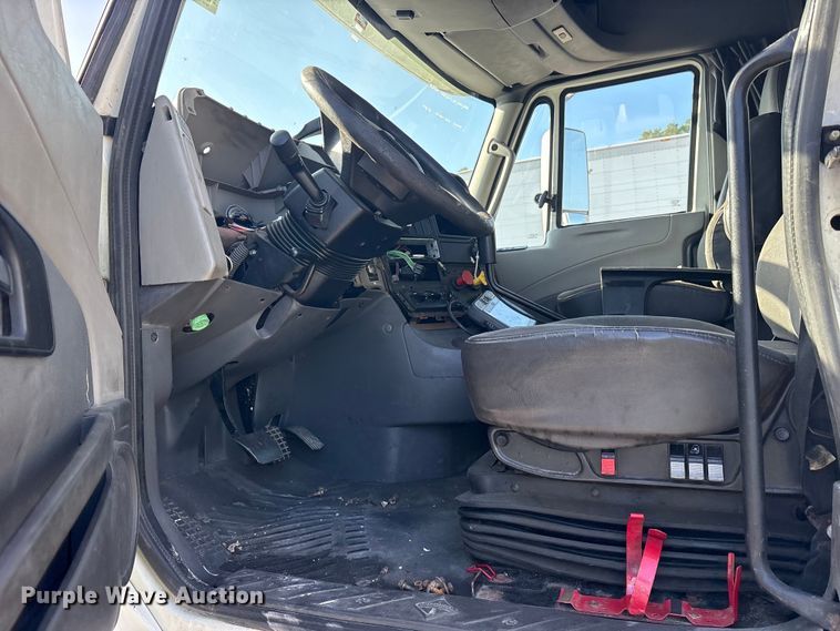image for item YA0368 2016 International ProStar 122 semi truck