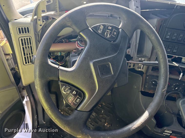 image for item YA0368 2016 International ProStar 122 semi truck