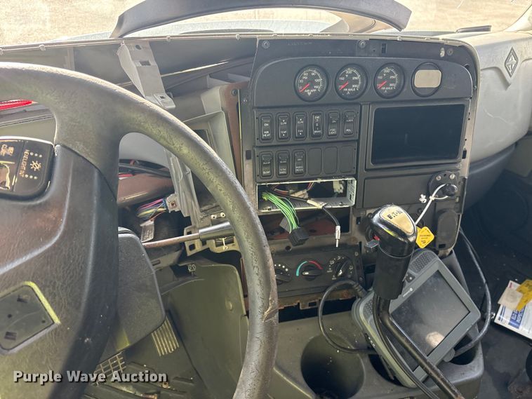 image for item YA0368 2016 International ProStar 122 semi truck