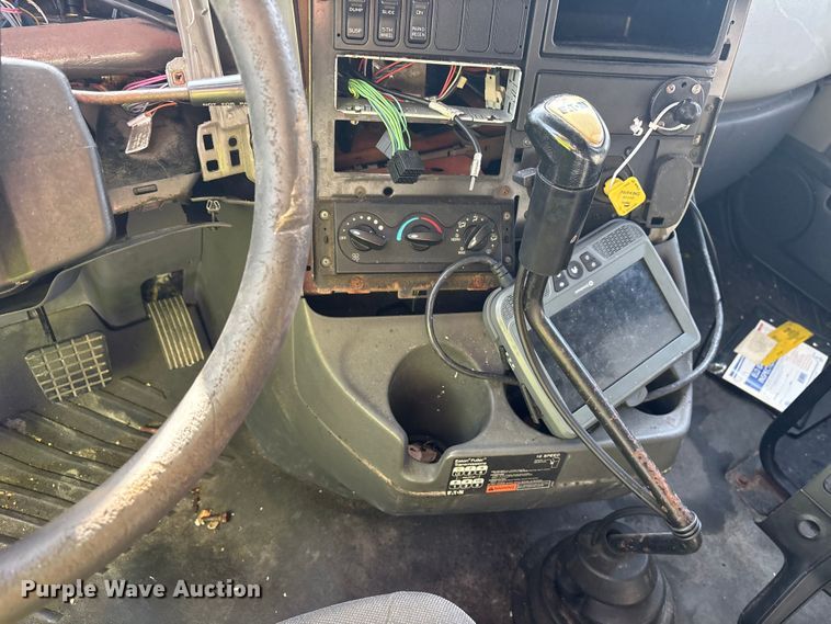 image for item YA0368 2016 International ProStar 122 semi truck