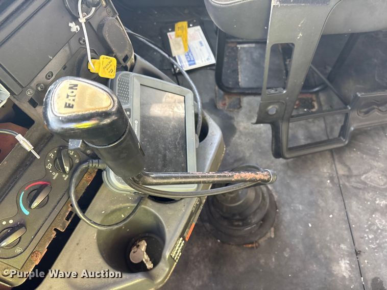 image for item YA0368 2016 International ProStar 122 semi truck