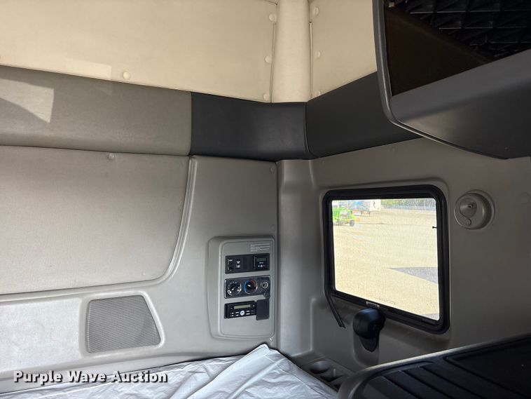 image for item YA0368 2016 International ProStar 122 semi truck