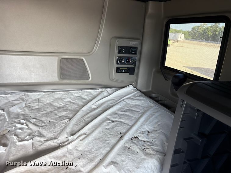 image for item YA0368 2016 International ProStar 122 semi truck