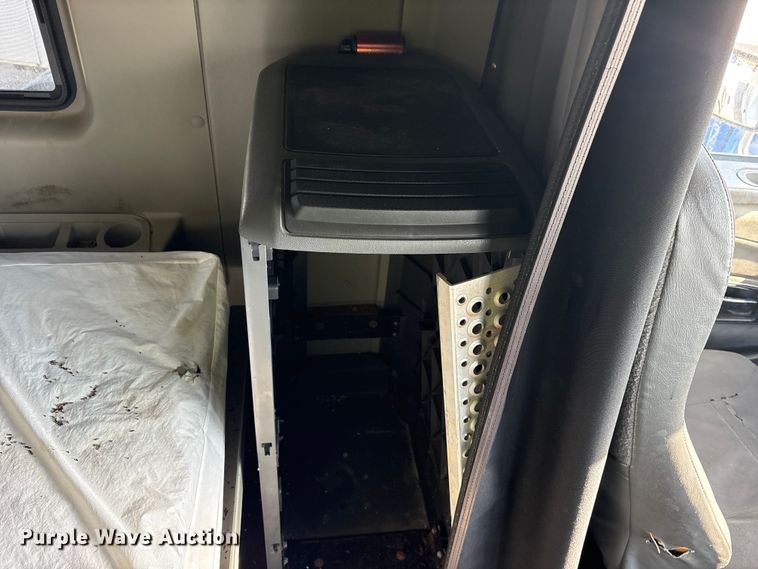 image for item YA0368 2016 International ProStar 122 semi truck