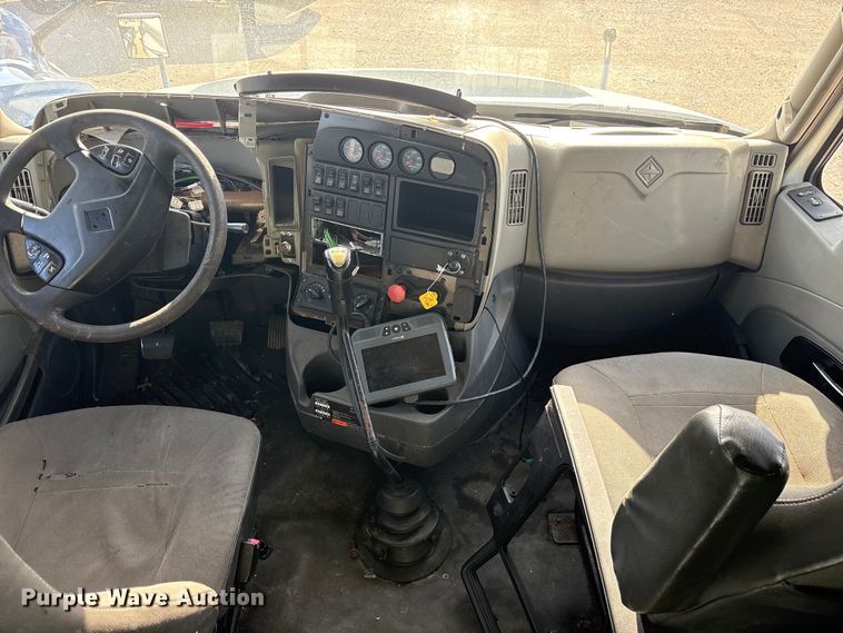 image for item YA0368 2016 International ProStar 122 semi truck