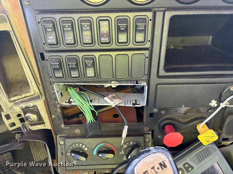 image for item YA0368 2016 International ProStar 122 semi truck