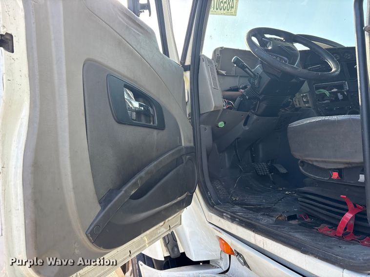 image for item YA0368 2016 International ProStar 122 semi truck
