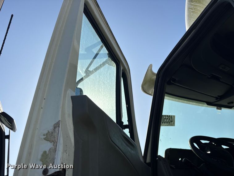 image for item YA0368 2016 International ProStar 122 semi truck