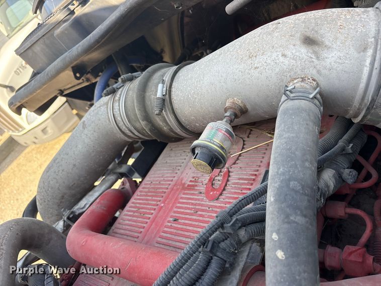 image for item YA0368 2016 International ProStar 122 semi truck