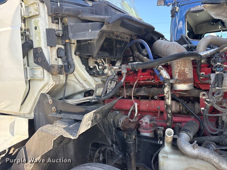 image for item YA0368 2016 International ProStar 122 semi truck
