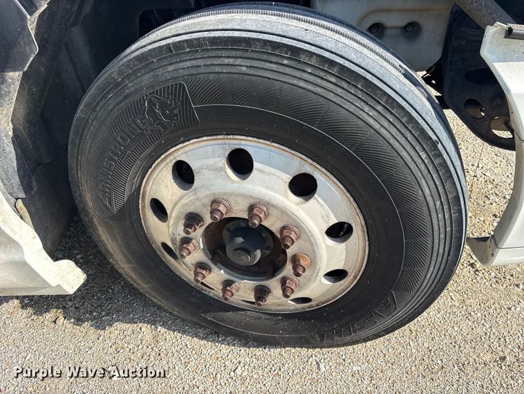 image for item YA0368 2016 International ProStar 122 semi truck