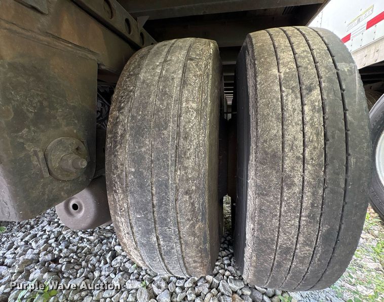 image for item YA0703 2010 Hyundai  Translead  dry van trailer