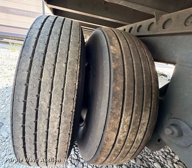 image for item YA0703 2010 Hyundai  Translead  dry van trailer