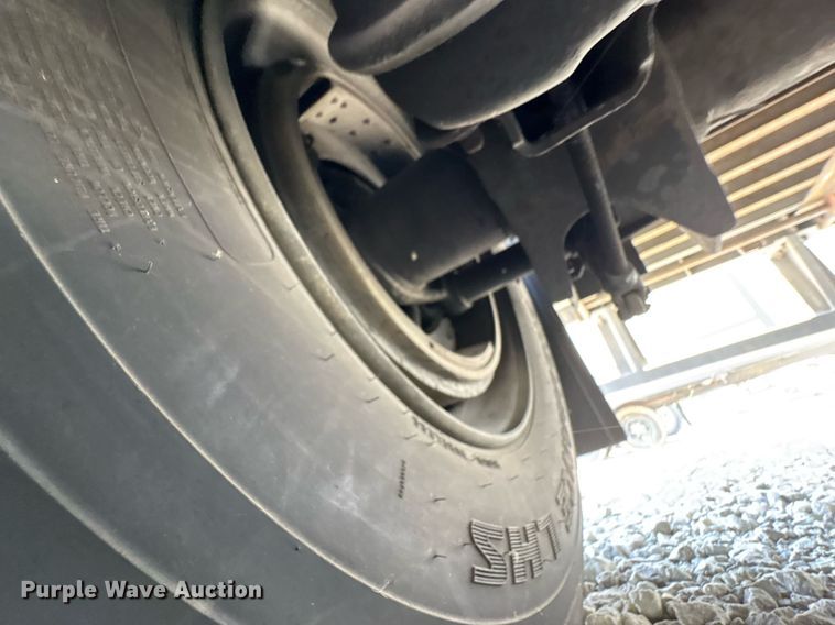 image for item YA0703 2010 Hyundai  Translead  dry van trailer
