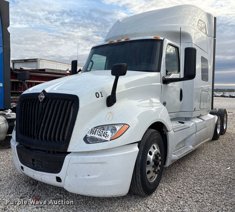 image for item YA1340 2019 International LT625 semi truck