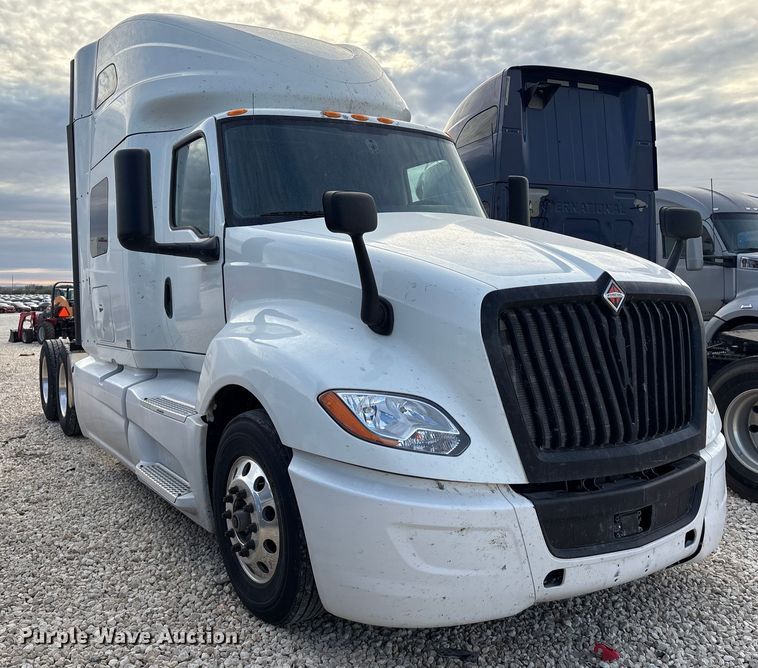 image for item YA1340 2019 International LT625 semi truck
